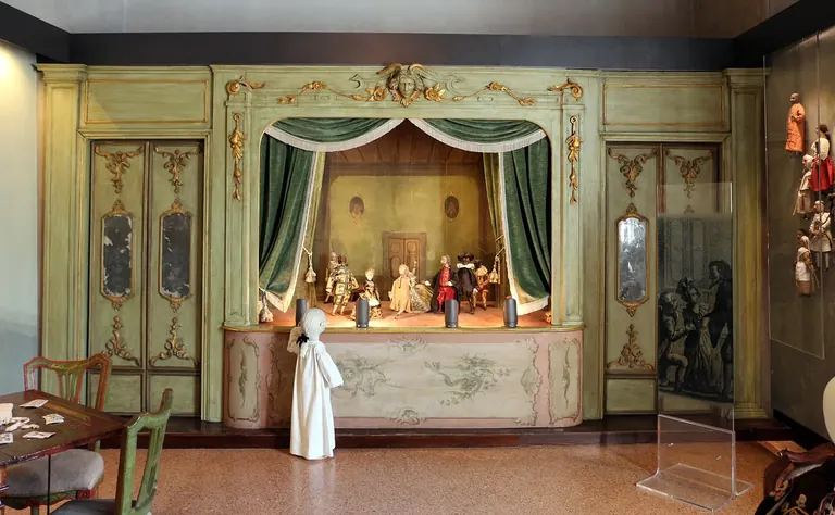 مسرح عرائس من القرن الثامن عشر في Casa di Carlo Goldoni