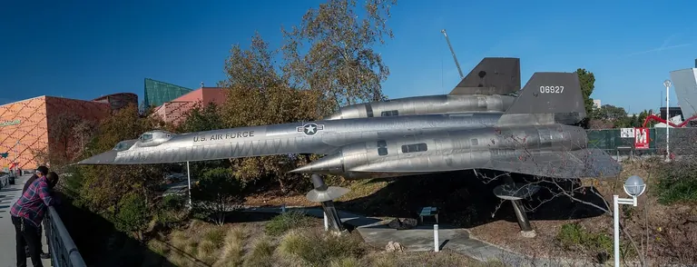 Avió Lockheed A-12 Blackbird exposat a l’aire lliure al California Science Center