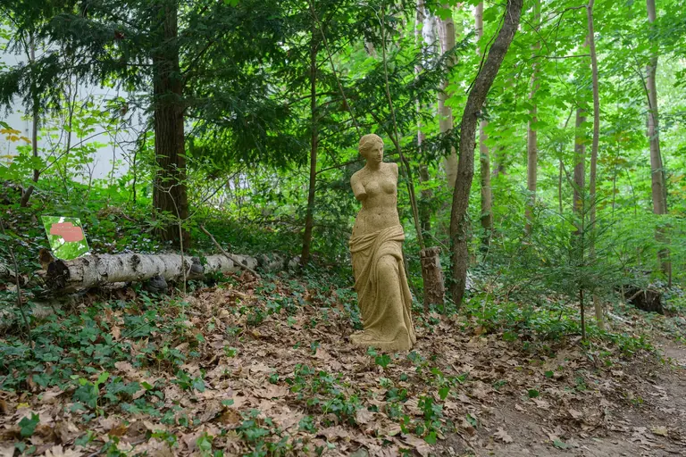 Jenny Kendler, Sculpture → Garden, 2026, on the woodland trail at the Brücke-Museum