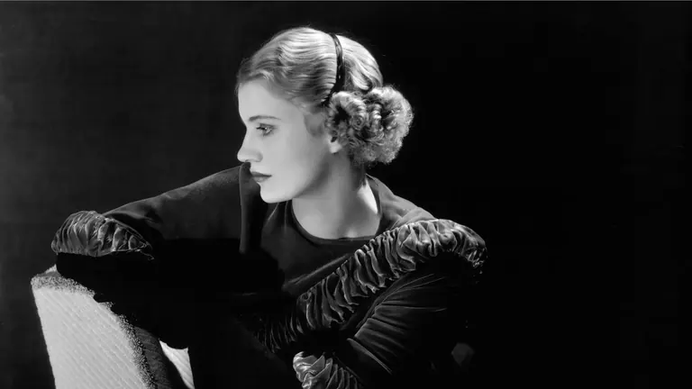 Lee Miller, Self-portrait with headband, New York, vers 1932