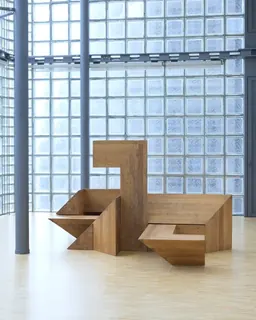 Raphaël Zarka, Paving Space Regular Score W8M1, 2016, vue de l’installation