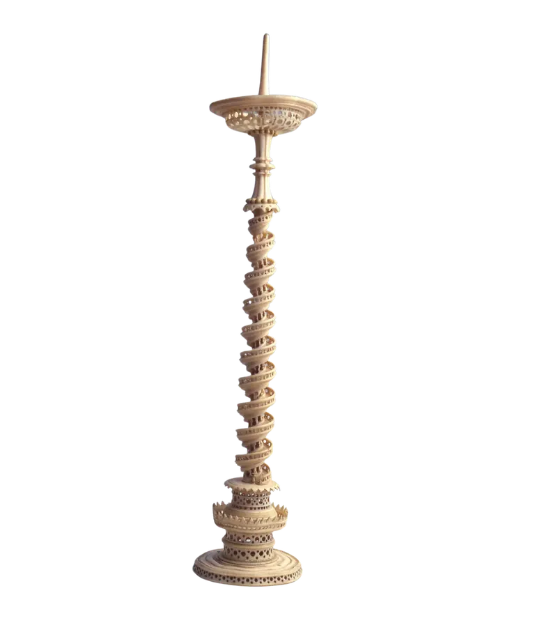 Objets sculptés en ivoire et en os de la collection Bagatti Valsecchi