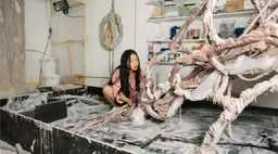 Installation sculpturale de Mire Lee, composée de silicone, d’acier et de pièces mobiles