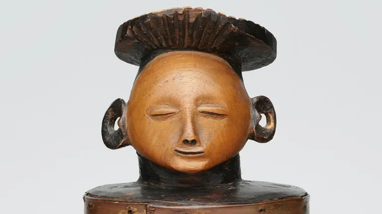 Une sculpture africaine de la collection Arts of Africa de l’Art Institute, présentée dans l’exposition Body and Being in African Art