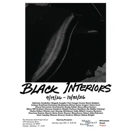 Affiche de l’exposition BLACK INTERIORS, avec une photographie en noir et blanc et une liste d’artistes