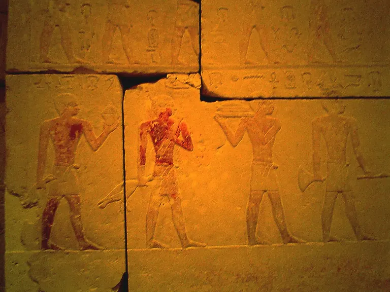 داخلية مقبرة المصطبة لـ Ka-ni-nisut، Kunsthistorisches Museum Vienna، بزخارف محفورة بارزة