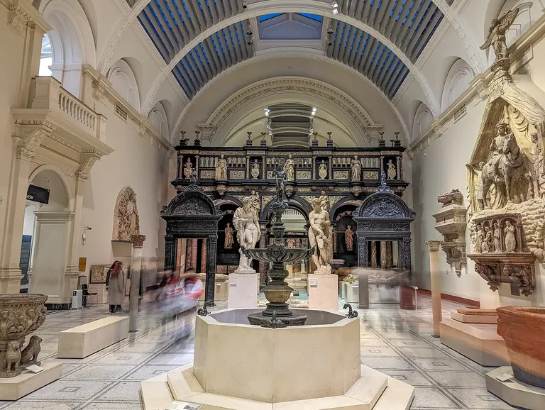 Objectes exposats a les galeries medievals i renaixentistes del Victoria and Albert Museum