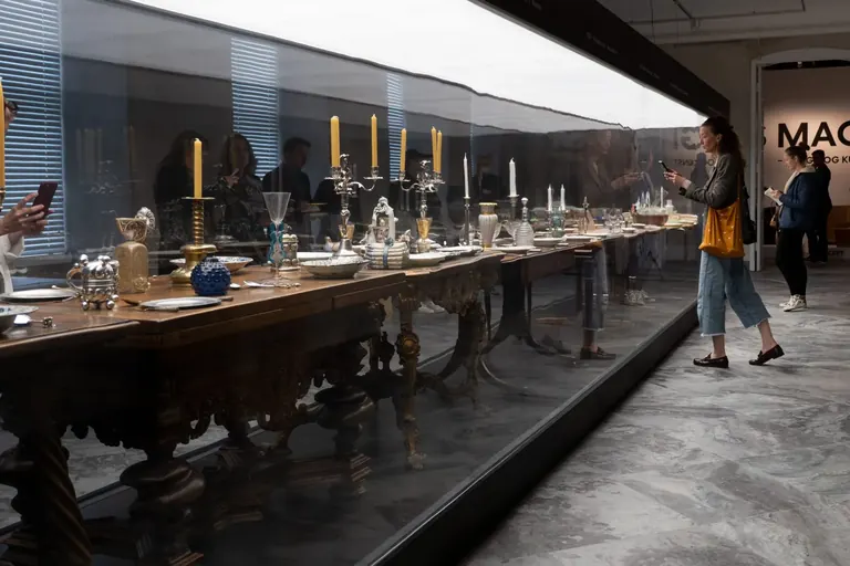 Στρώστε ιστορικά τραπέζια στο «Little Table, Cover Thyself!»