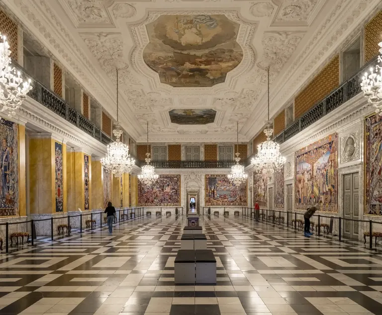 Η Μεγάλη Αίθουσα στο Ανάκτορο Christiansborg με τις ταπισερί του Bjørn Nørgaard
