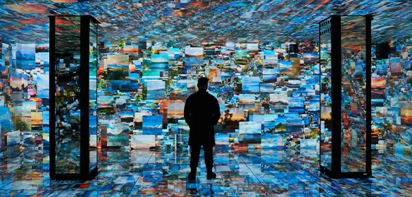 Refik Anadol's Gaudí Dreams projected in the Gaudí Cube at Casa Batlló
