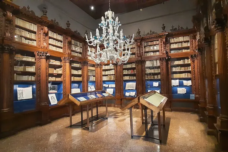 Sala de la biblioteca Vidal, a la secció de cultura veneciana del Museo Correr