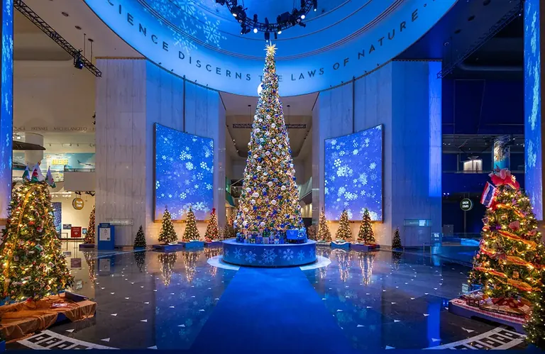 Christmas Around the World and Holidays of Light au Griffin Museum of Science and Industry