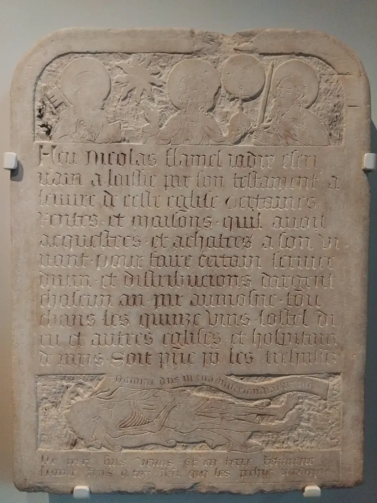 النقش الجنائزي الحجري المنحوت لنيكولا فلاميل، المحفوظ في Musée de Cluny