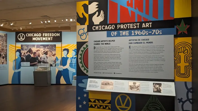 Entrée de l’exposition Designing for Change: Chicago Protest Art of the 1960s-70s