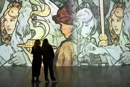 Vue de l’installation MUCHA – Beyond Art Nouveau dans l’Artbox à Artipelag