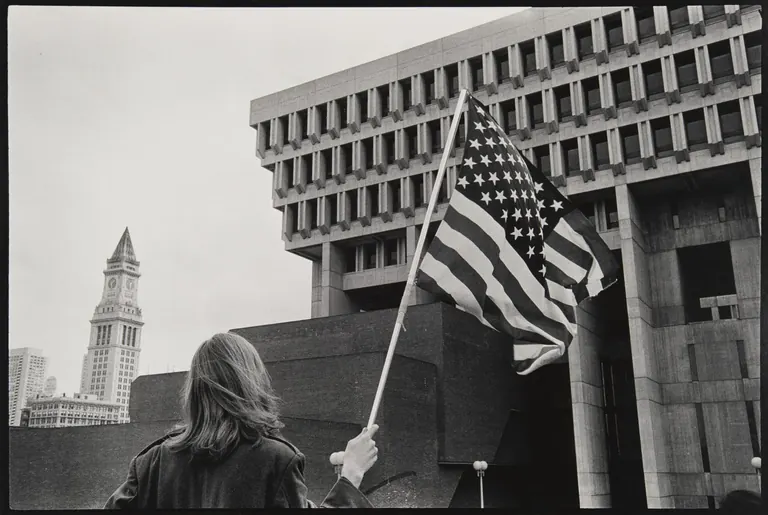 A photograph by Constantine Manos from his 1974 series documenting Boston's streets, on view in Where's Boston? 50 Years Later