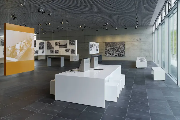 Topography of Terror erakusketa iraunkorra Dokumentazio Zentroaren barruan