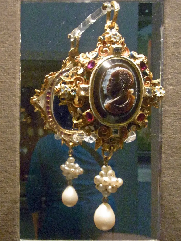 El Drake Jewel, penjoll renaixentista de l’època isabelina que la reina Isabel I va regalar a Sir Francis Drake, exposat al Victoria and Albert Museum
