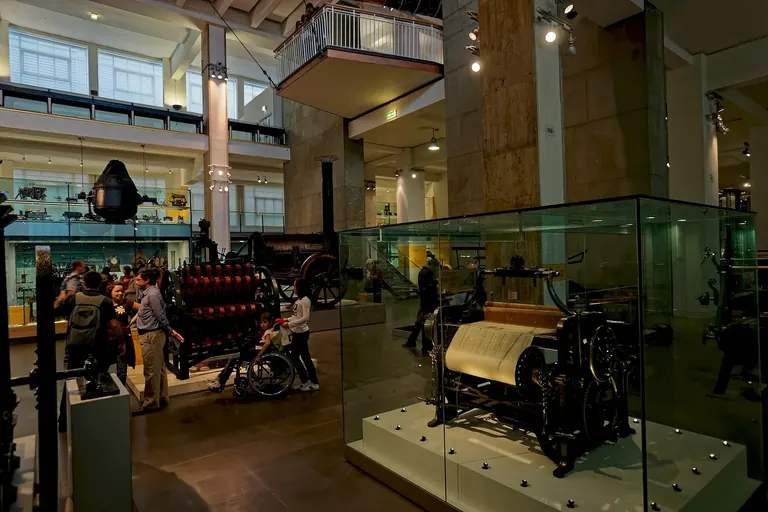 Science Museum Londoneko Making the Modern World hegoa, Exhibition Roaden