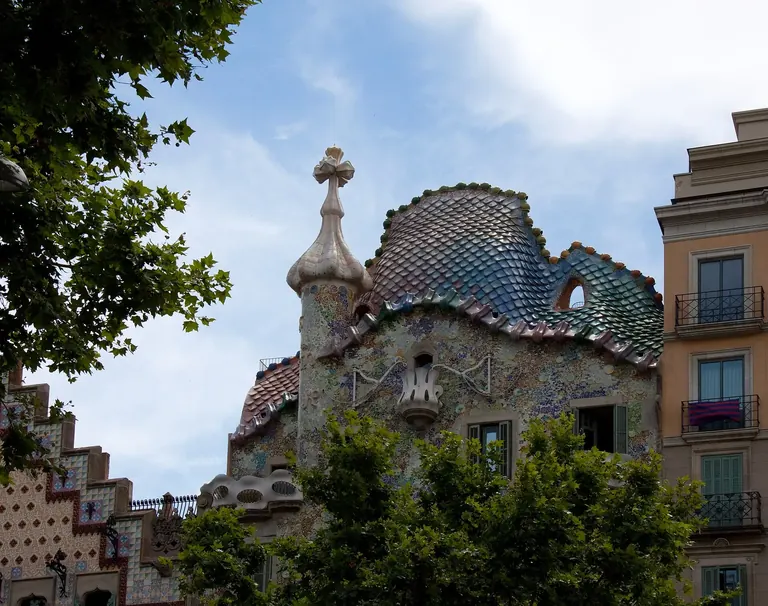 The ceramic-scaled dragon roof and chimneys of Casa Batlló