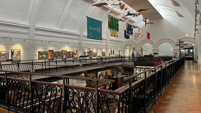 Objectes exposats en una galeria del Horniman Museum, a Londres