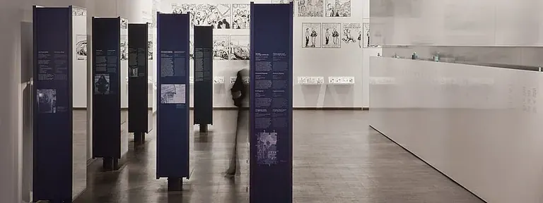 Vue de l’exposition permanente Voices_Places_Times au Jewish Museum Munich