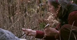 لقطة من عمل Cecilia Vicuña «Semiya Seed Song»، المعروض في معرض Seeds