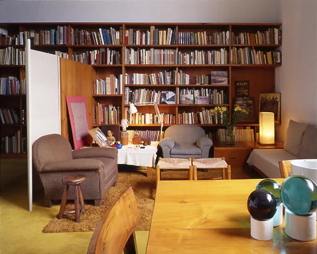 La bibliothèque de la Casa Luis Barragán