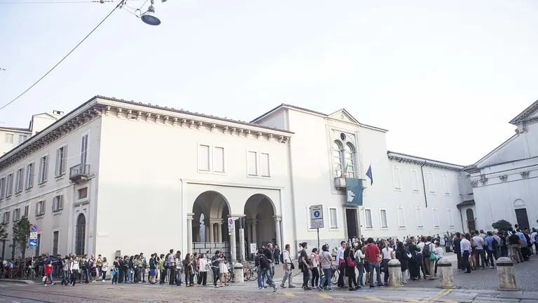Façade d'entrée du Museo Nazionale Scienza e Tecnologia, Via San Vittore, à Milan