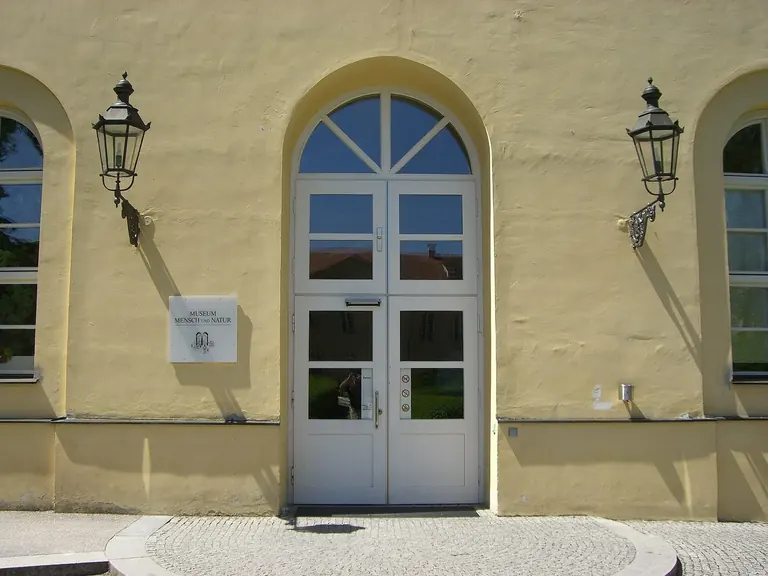 Entrée du Museum Mensch und Natur, dans l’aile nord du palais de Nymphenburg, à Munich