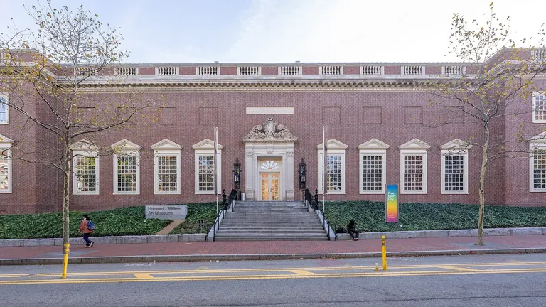 Exterior of the Harvard Art Museums at 32 Quincy Street, Cambridge, showing the 1927 neo-Georgian Fogg Museum facade