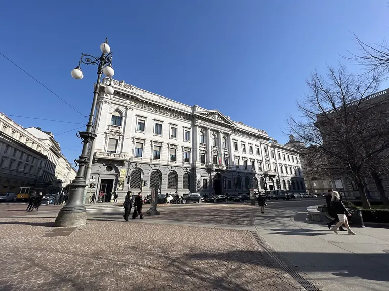 Façade de l'ancien siège de la Banca Commerciale Italiana, Piazza della Scala, qui abrite les Gallerie d'Italia Milano