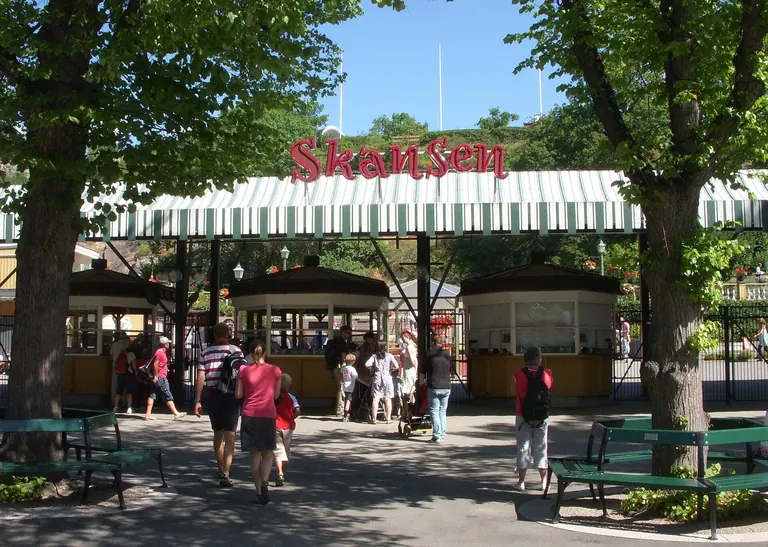 Porte d’entrée principale du musée en plein air de Skansen, sur l’île de Djurgården à Stockholm