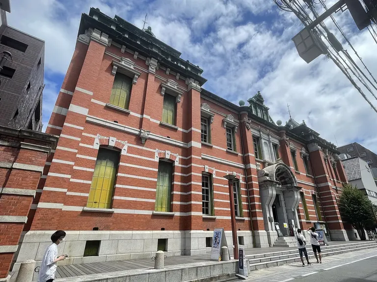 Annexe en briques rouges du musée de Kyoto, ancienne succursale de Kyoto de la Banque du Japon, sur Sanjo-dori