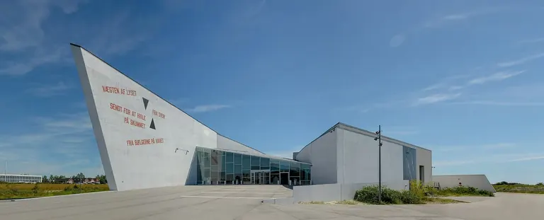 Εξωτερική άποψη του κτιρίου του ARKEN Museum of Contemporary Art στο Ishøj