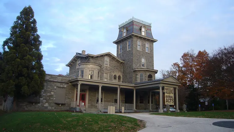 Demeure victorienne en pierre qui abrite le Woodmere Art Museum, à Chestnut Hill, Philadelphie