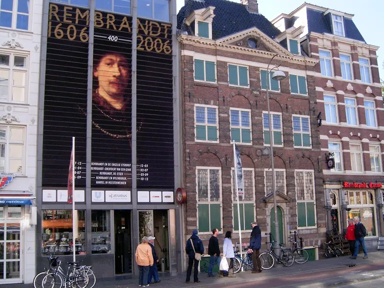 Extérieur du Musée de la maison Rembrandt, sur la Jodenbreestraat à Amsterdam
