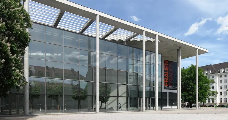 Façade sud de la Pinakothek der Moderne à Munich