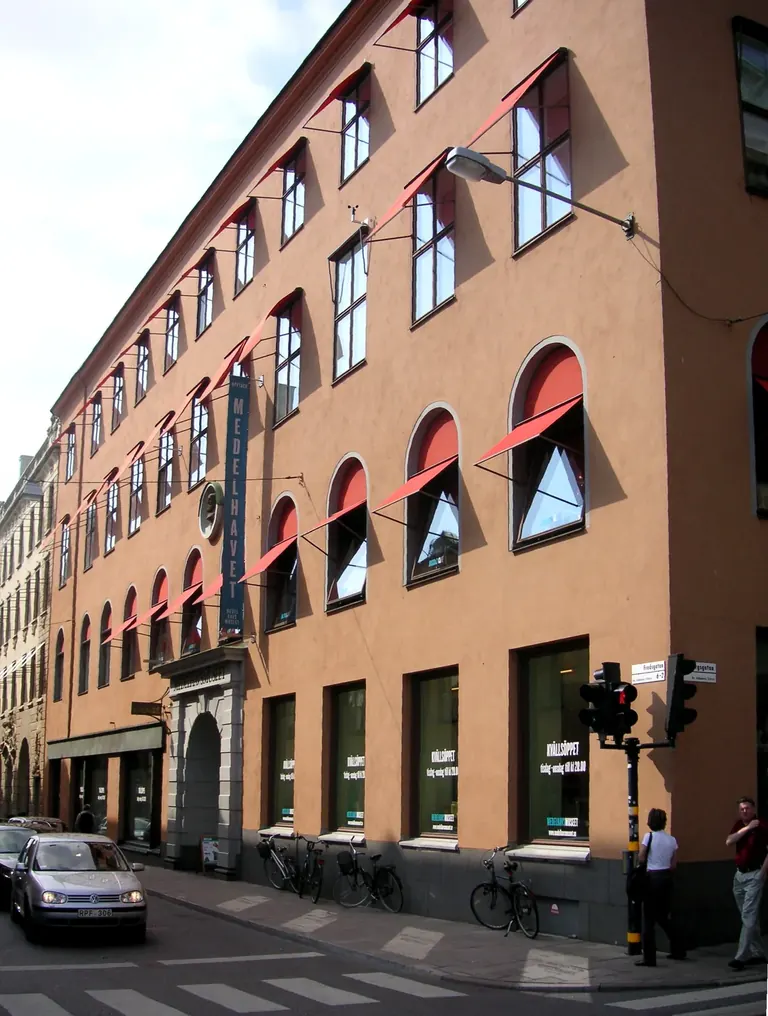 Vue extérieure du Medelhavsmuseet, sur Fredsgatan, à Stockholm