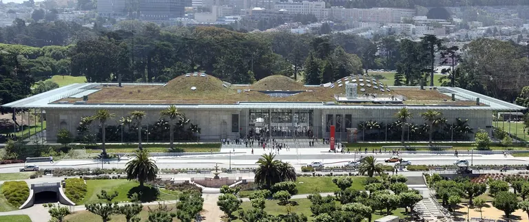 Extérieur de la California Academy of Sciences, face au Music Concourse, dans le Golden Gate Park