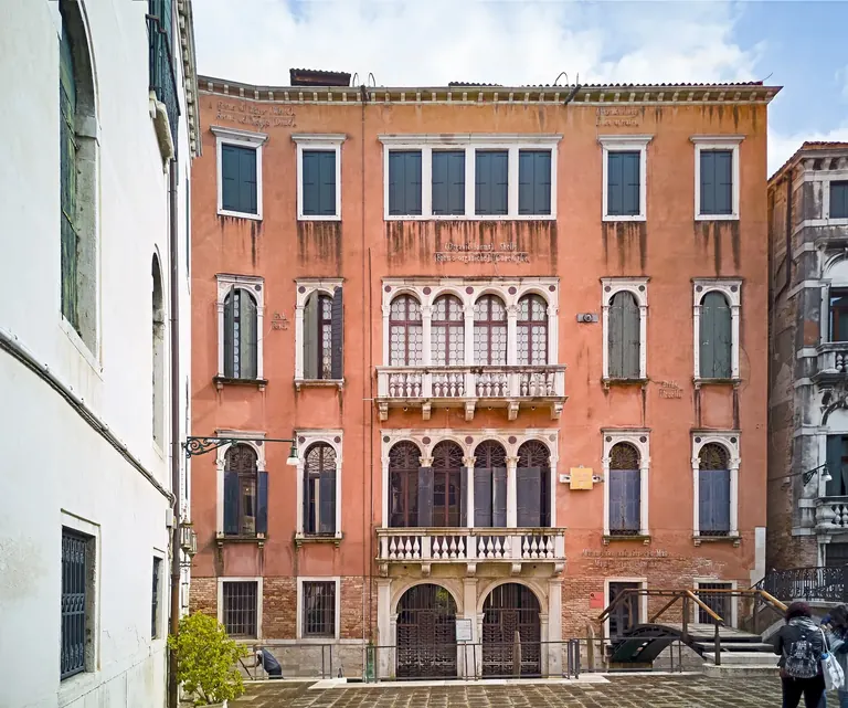 Façade du Palazzo Querini Stampalia, sur le canal près du Campo Santa Maria Formosa, à Venise