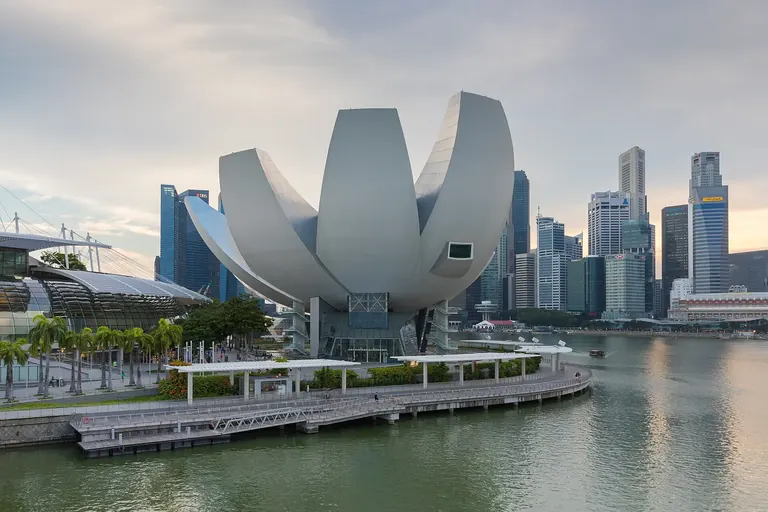 Bâtiment en forme de lotus de l’ArtScience Museum, à Marina Bay Sands, Singapour