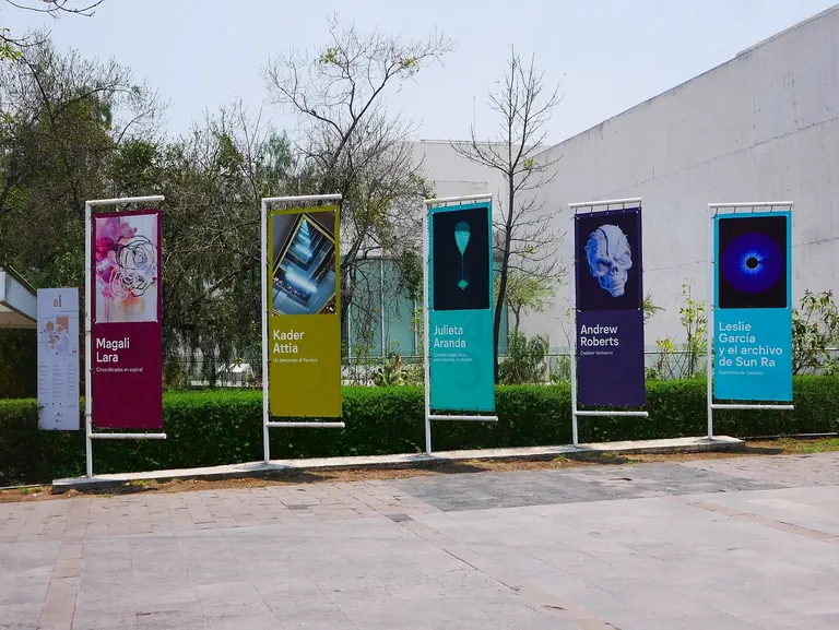 Extérieur du Museo Universitario Arte Contemporáneo (MUAC), à l’UNAM, à Mexico