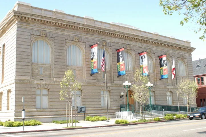 Bâtiment Charles S. Greene de style Beaux-Arts, sur 14th Street, qui abrite l’African American Museum and Library at Oakland