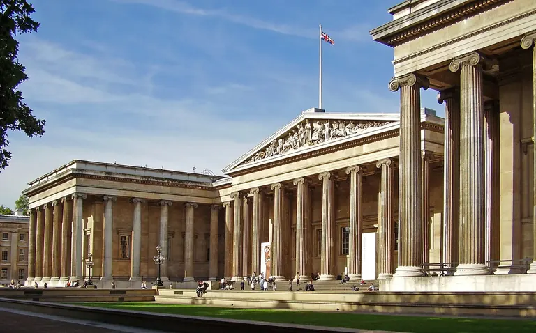 La Great Court du British Museum, coiffée de son emblématique verrière