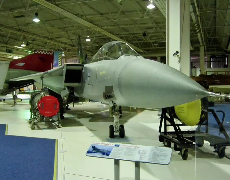 Le RAF Museum London, avec des avions visibles depuis l’entrée du hangar
