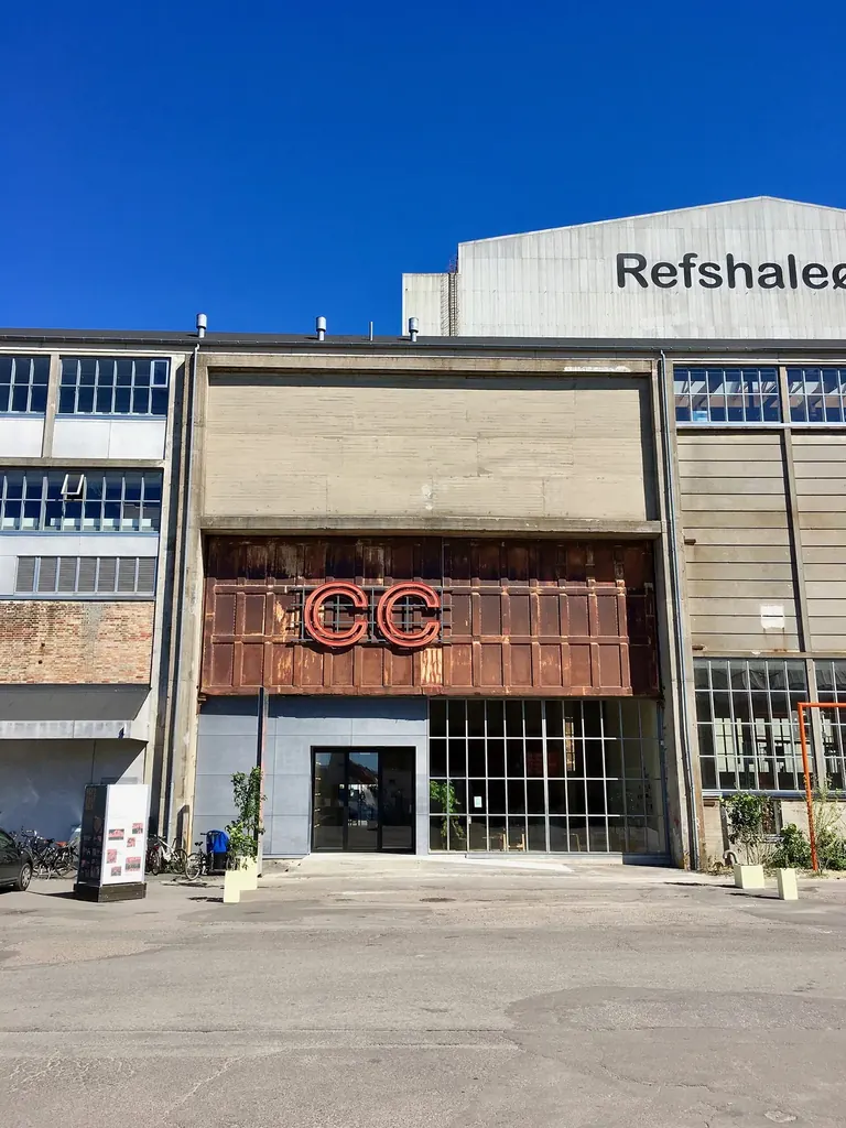 Εξωτερική άποψη της βιομηχανικής αίθουσας του Copenhagen Contemporary στο Refshaleøen της Κοπεγχάγης
