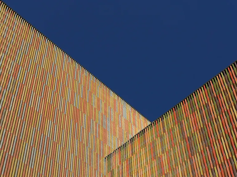 Façade extérieure du Museum Brandhorst, avec son revêtement de lamelles en céramique