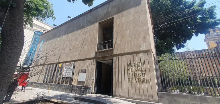 Façade du Museo Mural Diego Rivera, à Mexico