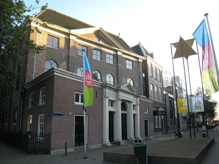 Façade extérieure du Musée juif (Joods Historisch Museum), installé dans l’ancienne Grande Synagogue, sur le Jonas Daniël Meijerplein à Amsterdam